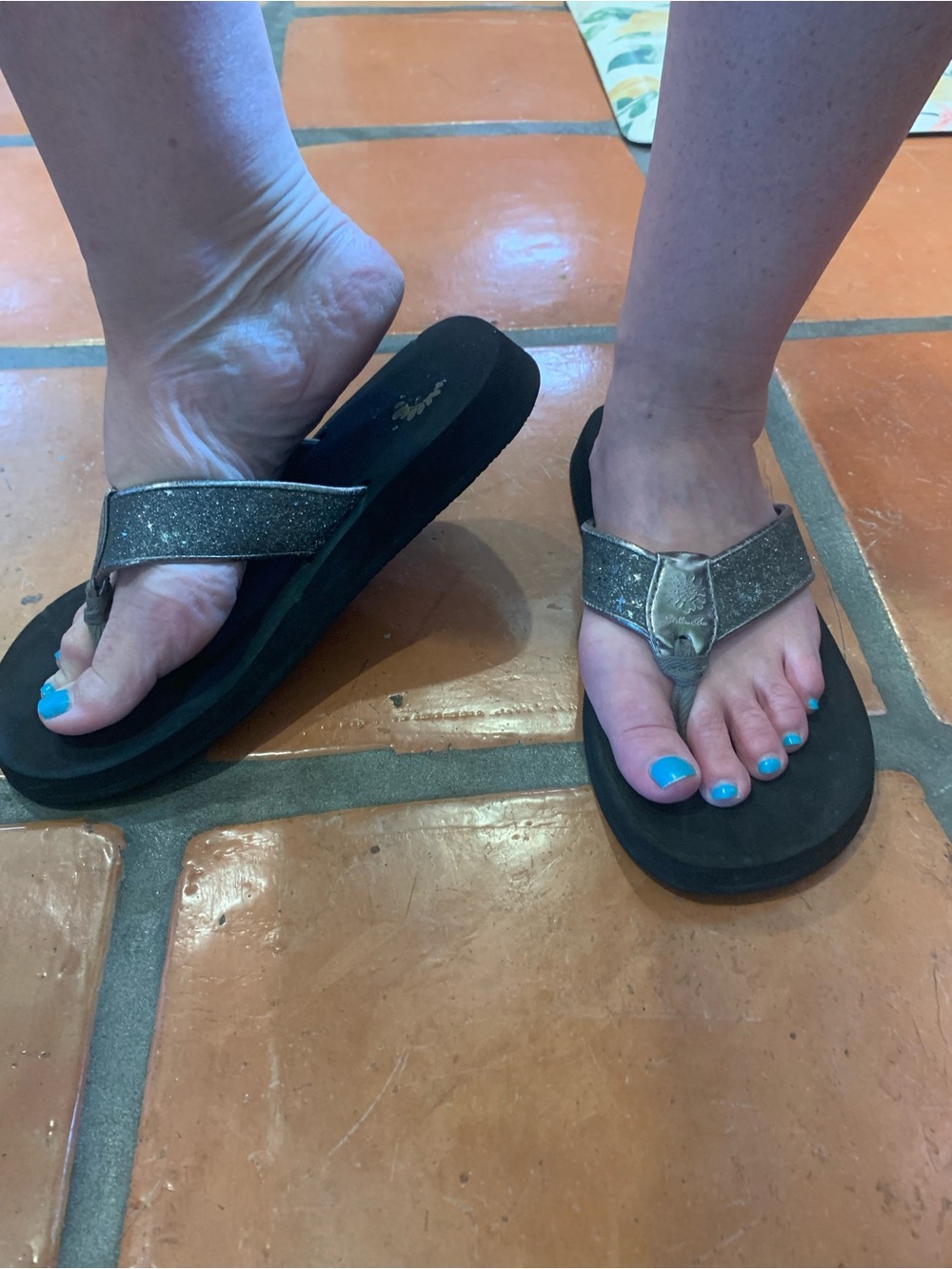Yellow Box sandals. - Picture 8 of 9